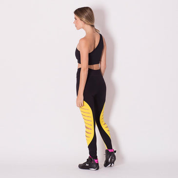Calça Legging Destroyed, que significa rasgada. É a última moda nas academias, pois compõe looks modernos e despojados! com Cós Duplo Alto , Elástico na Cintura, Costura... 