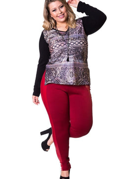Marca: LepoqueBlusa Plus Size Viscolycra e Chiffon com Estampa SublimaçãoComposição do produto: Costas/mangas: 94% viscose 6% elastano - Frente: 100% poliésterImportante:- Os acessórios utilizados na produção... 