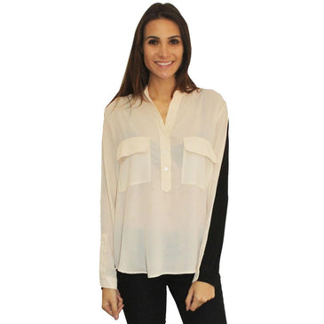 Blusa dupla em semi transparência, confeccionada em tecido 100% poliester, para garantir a versatilidade da peça. Lisa, com mangas longas, acabamento em costura no tom, fechamento... 