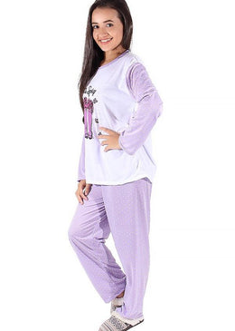 O pijama que todo mundo ama em estampas fofas e tecido super macio para as suas noites serem perfeitas!Possui blusa com estampa frontal e manga... 