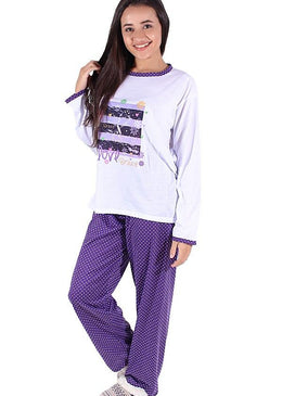 O pijama que todo mundo ama em estampas fofas e tecido super macio para as suas noites serem perfeitas!Possui blusa com estampa frontal, acabamento em... 