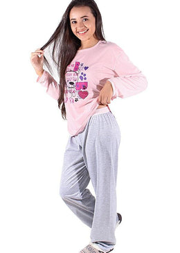 Pijama longo de malha, tecido confortável e com ótimo caimento.A blusa do pijama possui manga comprida, com gola redonda e uma bela estampa na parte... 