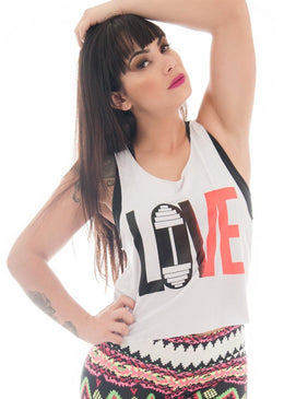Descrição: Regata Feminina Curta Com Estampa Love em SilkScreen na Parte da Frente . Nossas estampas utilizam o material Plastisol deixando as estampas Emborrachadas, maior definição de imagem e brilho.Estampa... 