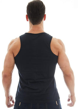 Regata MachãoIdeal para você se superar em suas atividades físicas !Tecido de ótima qualidade. MEDIDAS APROXIMADAS:Tamanho P veste do 36 ao 38 / M do 40 ao 42 / G 42 ao... 