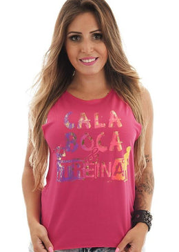 Regata Cavada Menina Fitness  Estampada em Silkscreen, modelagem cavada e costas nadador.  Esta peça é o equilibrio entre o conforto e o estilo. Para usar e abusar dentro e... 