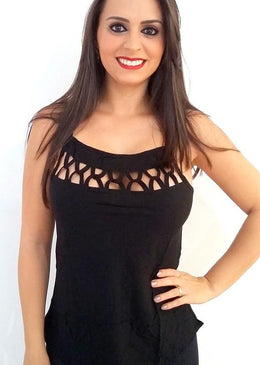 Linda e fresquinha. Regatinha no tecido viscose com detalhes vazados. Ideais para looks do dia a dia. Tamanhos P ( veste 36/38) M  ( Veste... 