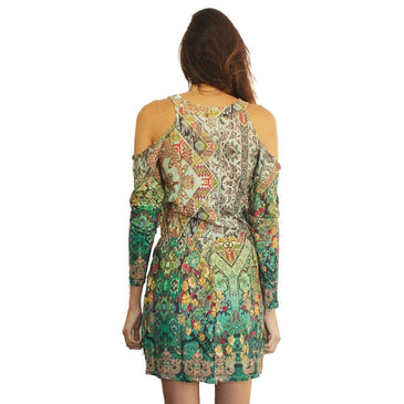 Vestido confeccionado em viscose e elastano para maior versatilidade da peça. Estampa floral com cores principais sendo Verde claro e escuro com nude, manga longa,... 