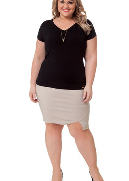 Marca: LepoqueBlusa Plus Size Viscolycra Composição do produto: 94% viscose 6% elastanoImportante:- Os acessórios utilizados na produção das fotos não acompanham o produto. 