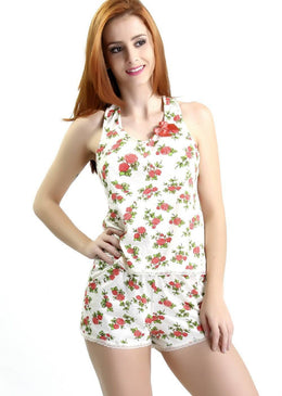 SHORTDOOL EM MALHA REGATA COM ACABAMENTO EM RENDA E DETALHE EM LAÇOS!COMPOSIÇÃO: 67%POLIÉSTER 33%VISCOSE 