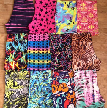 KIT COM 10 SHORTS FITNESS   - NÃO ENVIAMOS 2 PEÇAS DA MESMA ESTAMPA NO MESMO TAMANHO!- Será enviado peças variadas!   SAIA COM SHORT EM SUPLEX DE POLIÉSTER ESTAMPADO Cós... 