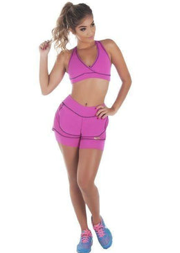 Tipo: Short com saia em suplex com detalhe. Possui proteção contra raios UV. Possui bojo: não.Tamanho: Modelado no tamanho M.  Composição: 90% poliamida + 10% elastano.  
