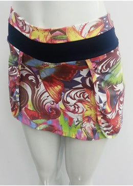 Short Saia com detalhe em outra cor, modelagem super confortável com parte do bumbum um porco maior, gerando um super conforto para pratica de seus exercícios... 