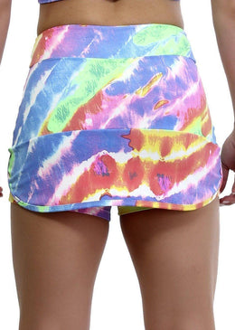 Short Saia Fitness C/ Transpasse Estampado, modelando o corpo feminino para correr, caminhar, malhar na Academia, no Crossfit, Funcional, nas aulas de Pilates, Ioga, aulas... 
