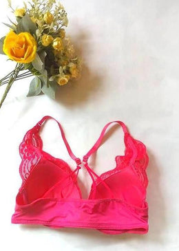 Lindo sutiã com fecho frontal e rendas no bojo. O Modelo nadador com estilo strappy bra nas costas fica lindo para blusas com esse recorte ou... 