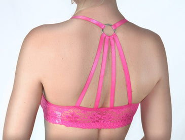 Belíssimo Soutien!Soutien com bojo, detalhes em renda, alças ajustáveis, com argola de metal cromado, veste e acomoda muito bem com conforto e sustentação.Do P ao G,... 
