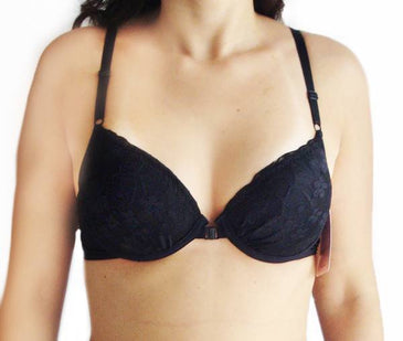 Sutiã confeccionado em microfibra e renda. Bojo estruturado efeito push-up. Nova tendência strappy.Composição: Microfibra:  84% Poliamida 16% Elastano                   Renda: 86%... 