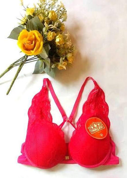 Lindo sutiã com fecho frontal e rendas no bojo. O Modelo nadador com estilo strappy bra nas costas fica lindo para blusas com esse recorte ou... 