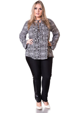 Marca: LepoqueBlusa Plus Size Visco Voil EstampadoComposição do produto: 100% viscoseImportante:- Os acessórios utilizados na produção das fotos não acompanham o produto.  