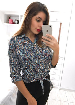 Para uma produção rápida e prática, em dias de clima ameno. Combine com calça flare e bota de salto fino, deixando seu look mais versátil... 