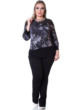 Marca: BerthageBlusa Plus Size Viscolycra com Tecido EstampadoComposição do produto: Costas e frente inf: 94% viscose 6% elastano - Frente e mangas: 100% viscoseImportante:- Os acessórios... 
