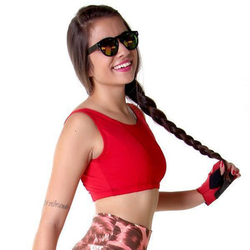 Cropped Fitness em Suplex de Poliéster com Recorte, sem bojo. Composição: 90% Poliéster e 10% Elastano 