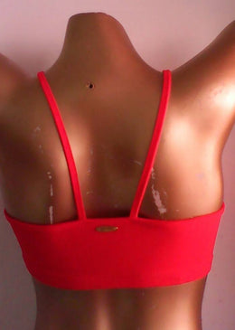 Top camiseta com alça de viés sem bojo em suplex.Composição: 90% poliamida 10% elastano.forro: 100% poliamida. 