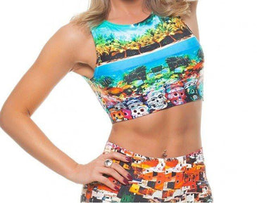 Top estilo cropped fabricado com estampa localizada, que se destaca pela sua bela coloração!É fabricado em um tecido de textura extremamente macia com elasticidade equilibrada,... 