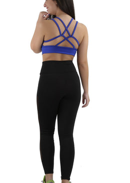 Muito estilo na hora de malhar com o Top Fitness! Além de lindo, vai ser um coringa no seu guarda roupa na hora de montar... 