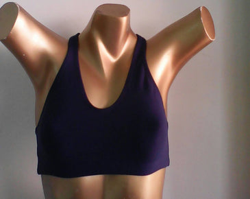 Top fitness com elástico na barra e decote nas costas, sem bojo em suplex.Composição: 90% poliamida 10% elastano.forro 100% poliamida. 