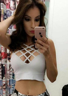 Top Trançado Top com detalhes em tiras trançados no bustoTop em Suplex de Poliéster com bojo  Composição92% Políester com 8% de Elastano  Tamanho ÚNICO)Veste do 36 ao... 