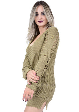 Blusa tricot decote V com braço rendado 4 ilhós em cada braço. modelagem despojada, super estilosa !Tamanho único.CONFECCIONADA EM 100% ACRÍLICO  