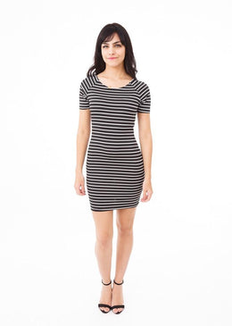DETALHES DO PRODUTOVestido ombro a ombro listradoTecido suplexComposição: 92% poliester 8% elastanoMedidas: P: Busto 86 cm / Cintura 74 cm / Quadril 88 cm / Comprimento 75... 