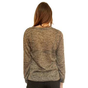 Blusa confeccionada em poliéster, elastano, e metalizado, para garantir a diferenciação da peça. Lisa, gola V com manga longa.É sempre bom investir em uma peça... 