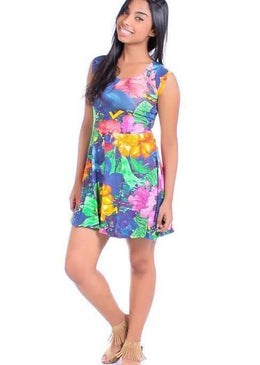 Descrição: Vestido em tecido radiosa estampado com detalhe nas costas. Tecido macio e super confortável!Composição: 96% Viscose e 4% Elastano.A Modelo está vestindo tamanho M. 