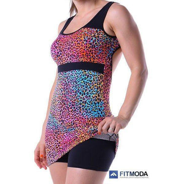 Vestido para academia estampado em tecido Light de poliamida com bojocom short embutido. O comprimento perfeito para a prática de atividades físicas. Composição: 90% Poliamida 10%... 