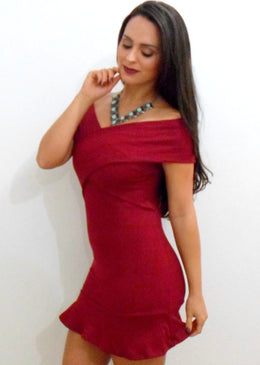 Lindo vestido no tecido bandagem ! Caimento perfeito.Tamanhos: P ( veste 36/38)  M ( veste 40)  G ( veste 42/44) P Comprimento 72 CmM Comprimento 73... 