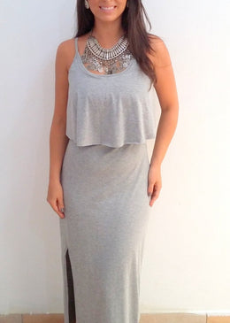   Lindo vestido longo com babado e fenda. Tecido viscolycra encporado com muito elastano. Não fica transparente e modela o corpo. Tamanho único: Veste do... 