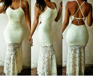 Lindo vestido longo no modelo sereia, todo em renda suiça e forrado. Possui bojo Tamanho Único: Veste do manequim 36 ao 40 por conta da... 