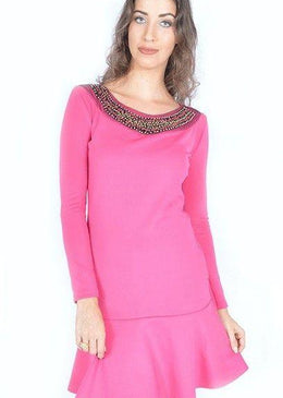 Lindo Vestido em neoprene, tecido que não amassa nem pega bolinha, com babado peplum que proporciona um ótimo caimento,e possui um lindo detalhe fashion no... 