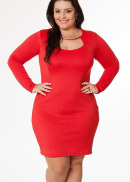 Marca: BerthageVestido Plus Size em Neoprene manga longa com detalhe no decote em metal dourado.Composição do Produto: 92% Poliéster 8% ElastanoImportante:- Os acessórios utilizados na... 