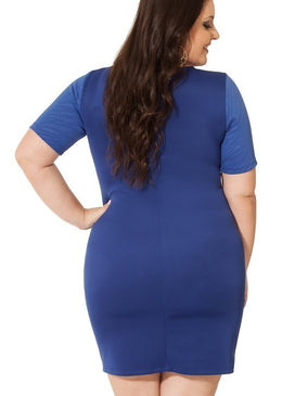 MARCA: LEPOQUEVestido Plus Size em Neoprene com Detalhes em Neoprene com TexturaComposição do Produto: 92% Poliéster 8% ElastanoImportante:- Os acessórios utilizados na produção das fotos não acompanham o... 
