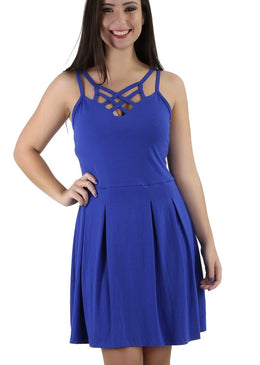 Vestido em viscolycra com um trançado fashion que vai deixar o seu look de arrasar! Invista em acessórios e curta o verão!!Composição: 94% viscose 6%... 