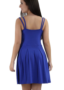 Vestido em viscolycra com um trançado fashion que vai deixar o seu look de arrasar! Invista em acessórios e curta o verão!!Composição: 94% viscose 6%... 