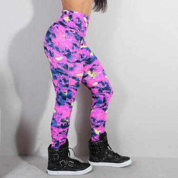 
Calça fusô fitness confeccionada em políester estampado de excelente qualidade. 
Marca: Carioca Fit
Composição: 90% Poliéster e 10% Elastano
Avaliação dos Consumidores 