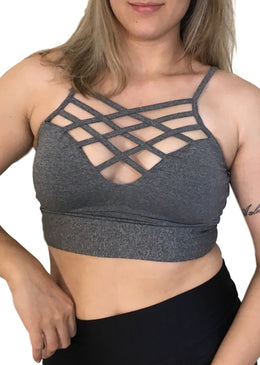 Top Trançado Top com detalhes em tiras trançados no bustoTop em Suplex de Poliéster com bojo  Composição92% Políester com 8% de Elastano  Tamanho ÚNICO)Veste do 36 ao... 